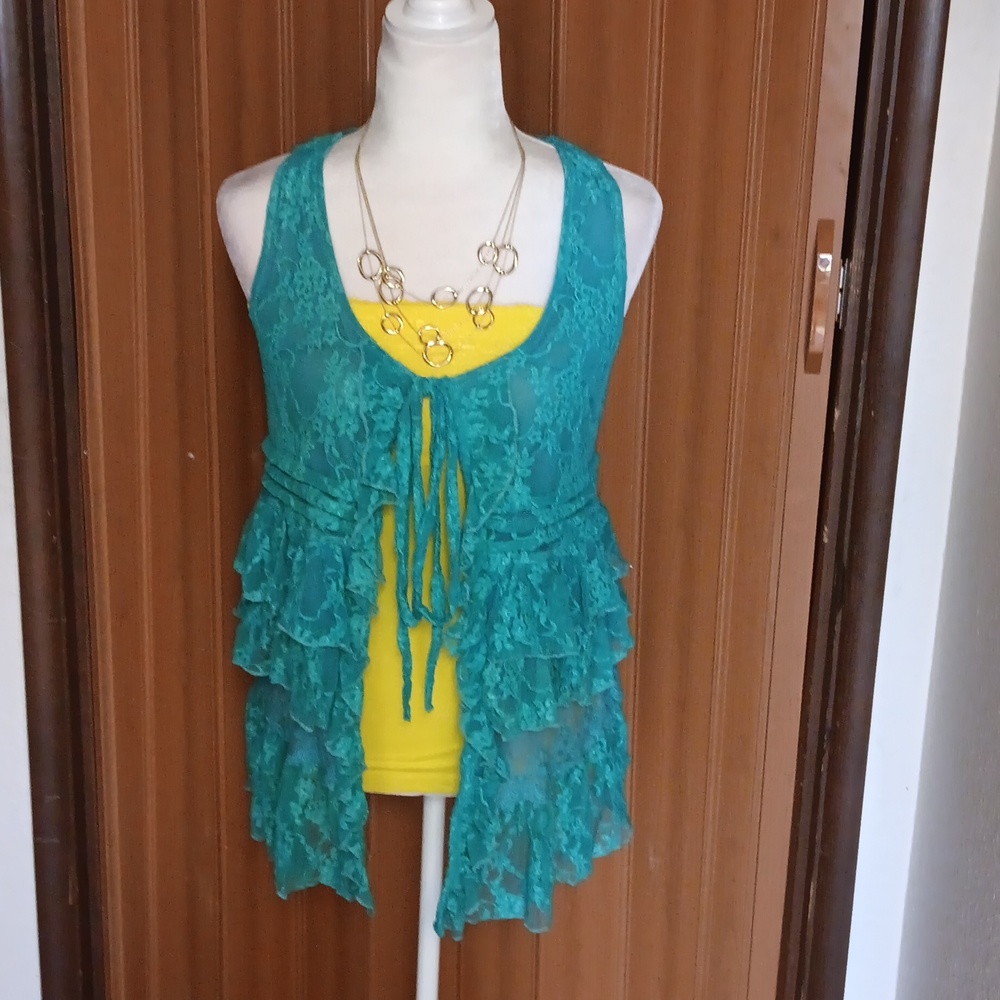AVAILABLE FLORAL LACE TOP - Picture 3 of 8